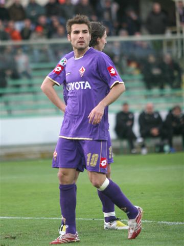 Adrian Mutu în echipamentul Fiorentinei, cu numărul 10, în 2008